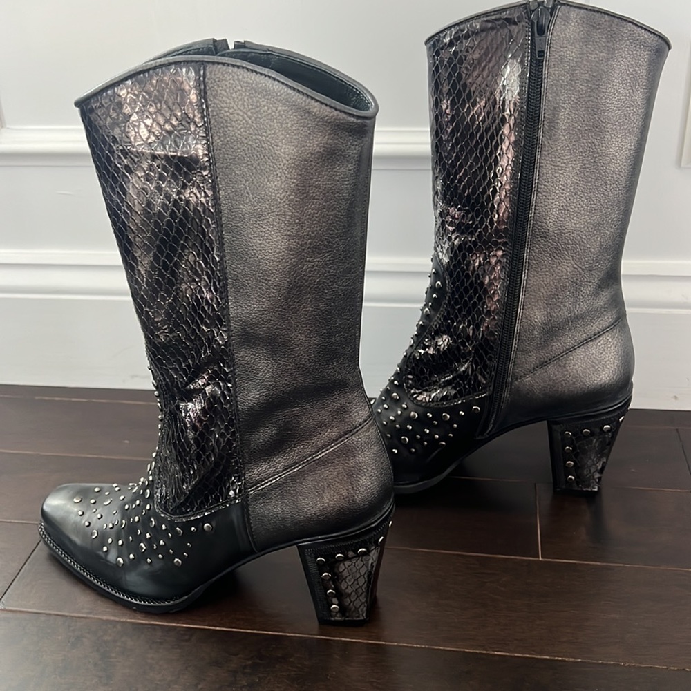 NIB Stuart Weitzman “Hillbilly” pewter metallic croc Leather studded Cowboy Boot - Picture 8 of 16